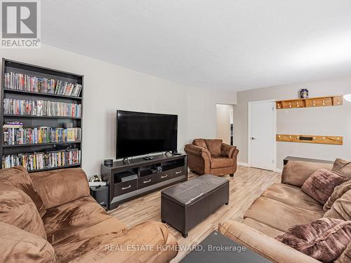 793 Eastglen Drive, Oshawa, ON - Indoor Photo Showing Living Room