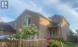 8 RYECLIFFE COURT  Toronto, ON M1B 4W1