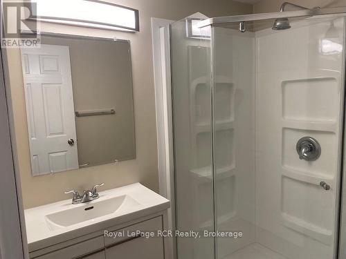 Unit 6 Bathroom - 182 12Th Street, Hanover, ON - Indoor Photo Showing Bathroom