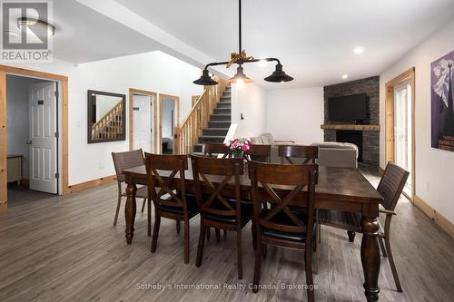 210 Arlberg Crescent, Blue Mountains, ON - Indoor Photo Showing Dining Room