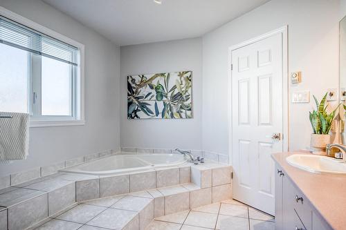 Ensuite bathroom - 427  - 431 Rue François-V.-Malhiot, Boucherville, QC - Indoor Photo Showing Bathroom