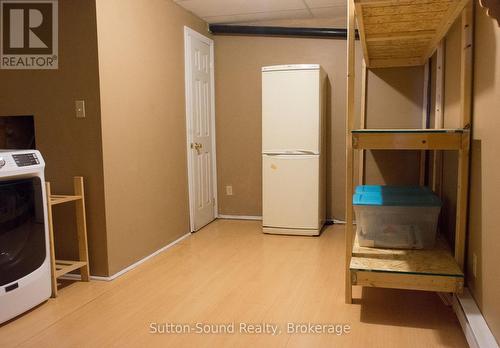 103 Ivy Drive, Georgian Bluffs, ON - Indoor Photo Showing Laundry Room