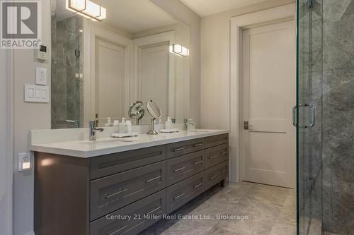 26 - 10 Maple Grove Drive, Oakville (Mo Morrison), ON - Indoor Photo Showing Bathroom