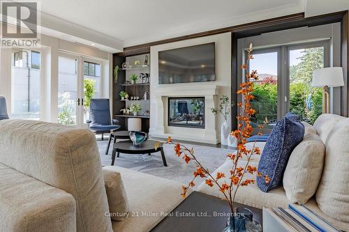26 - 10 Maple Grove Drive, Oakville (Mo Morrison), ON - Indoor Photo Showing Living Room With Fireplace