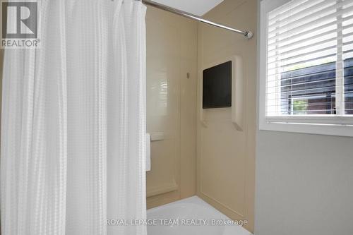 96 Prince Albert Street, Ottawa, ON - Indoor