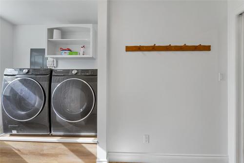 1065 Bx Road, Vernon, BC - Indoor Photo Showing Laundry Room