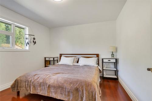 1065 Bx Road, Vernon, BC - Indoor Photo Showing Bedroom