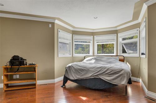 1065 Bx Road, Vernon, BC - Indoor Photo Showing Bedroom