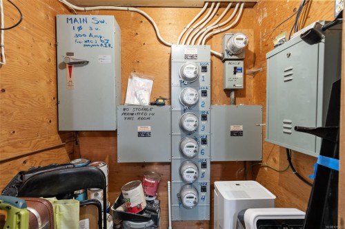 123 Cambridge St, Victoria, BC - Indoor Photo Showing Laundry Room