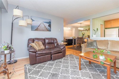 401-924 Cook St, Victoria, BC - Indoor Photo Showing Living Room
