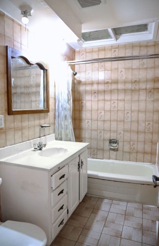 Bathroom - 4335  - 4337 Rue Forest, Montréal (Montréal-Nord), QC - Indoor Photo Showing Bathroom