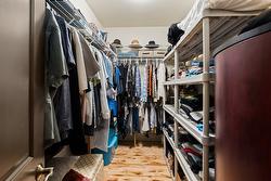 Walk-in closet - 