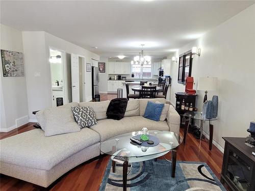 62 Dufferin Avenue W, Portage La Prairie, MB - Indoor Photo Showing Living Room