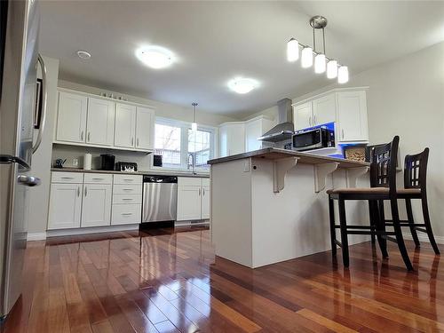 62 Dufferin Avenue W, Portage La Prairie, MB - Indoor Photo Showing Kitchen