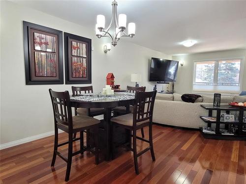 62 Dufferin Avenue W, Portage La Prairie, MB - Indoor Photo Showing Dining Room