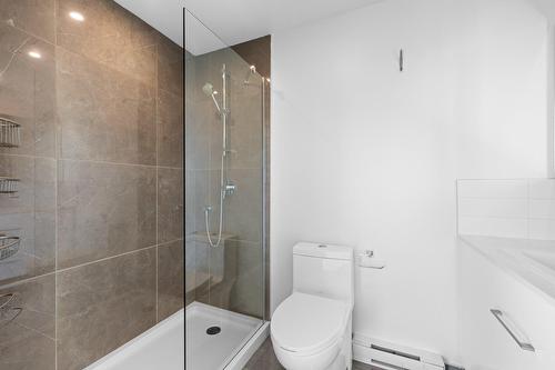 Bathroom - 404-2200 Rue Sauvé O., Montréal (Ahuntsic-Cartierville), QC - Indoor Photo Showing Bathroom