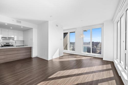 Living room - 1503-2200 Rue Sauvé O., Montréal (Ahuntsic-Cartierville), QC - Indoor Photo Showing Kitchen