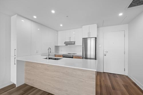 Cuisine - 1808-2000 Rue Sauvé O., Montréal (Ahuntsic-Cartierville), QC - Indoor Photo Showing Kitchen With Double Sink With Upgraded Kitchen