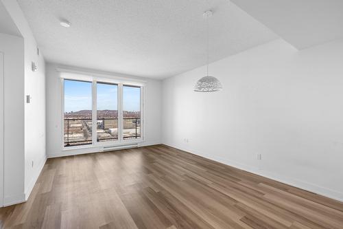 Living room - 1808-2000 Rue Sauvé O., Montréal (Ahuntsic-Cartierville), QC - Indoor