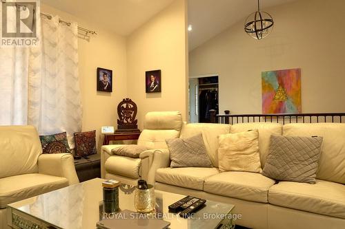 27 Matlock Avenue, Mississauga, ON - Indoor Photo Showing Living Room