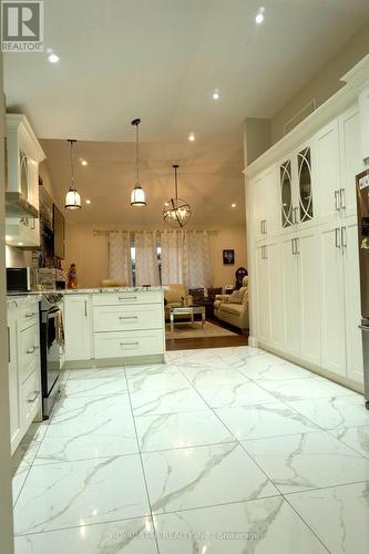 27 Matlock Avenue, Mississauga, ON - Indoor Photo Showing Kitchen