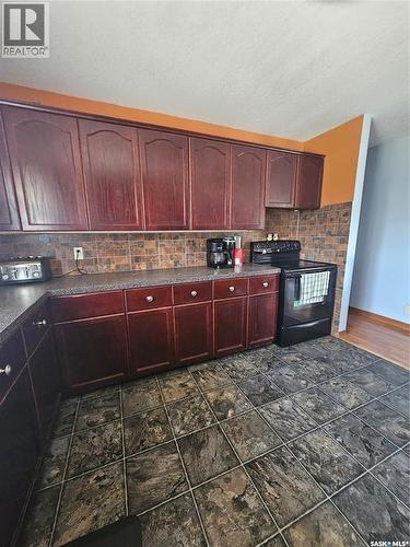 406 First Avenue E, Lampman, SK - Indoor Photo Showing Kitchen