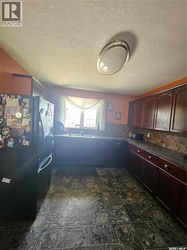 406 First Avenue E, Lampman, SK - Indoor