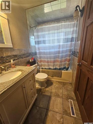 406 First Avenue E, Lampman, SK - Indoor Photo Showing Bathroom