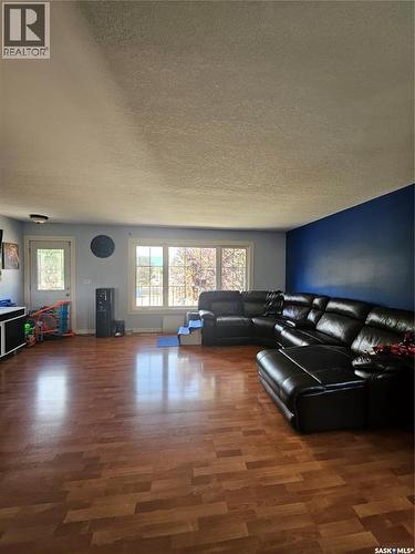406 First Avenue E, Lampman, SK - Indoor Photo Showing Living Room