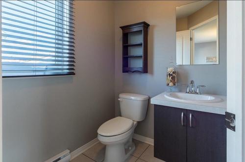 Powder room - 240 Rue Renoir, Saint-Constant, QC - Indoor Photo Showing Bathroom