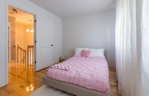 Bedroom - 240 Rue Renoir, Saint-Constant, QC - Indoor Photo Showing Bedroom