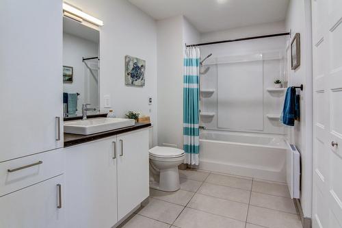 Bathroom - 104-3228 Rue Ste-Émilie, Saguenay (Jonquière), QC - Indoor Photo Showing Bathroom