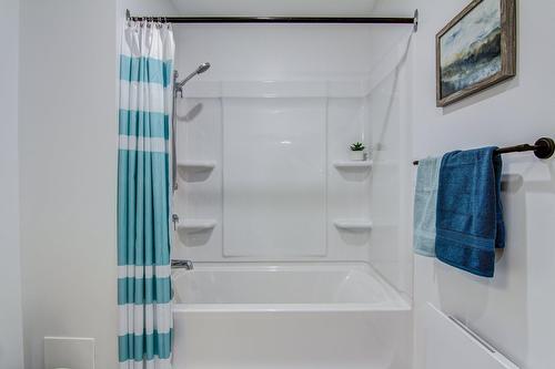 Bathroom - 104-3228 Rue Ste-Émilie, Saguenay (Jonquière), QC - Indoor Photo Showing Bathroom