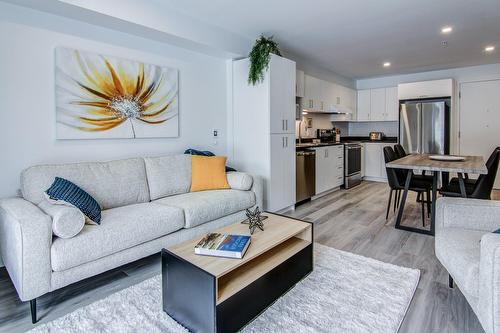Living room - 104-3228 Rue Ste-Émilie, Saguenay (Jonquière), QC - Indoor Photo Showing Living Room
