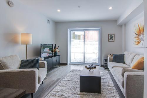 Living room - 104-3228 Rue Ste-Émilie, Saguenay (Jonquière), QC - Indoor Photo Showing Living Room