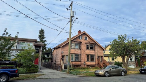 220 Michigan St, Victoria, BC 