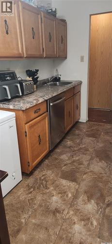 202-B 1350 Gordon Road, Moose Jaw, SK - Indoor Photo Showing Kitchen