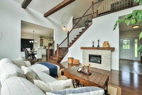 Salon - 2060 Côte St-Victor, Papineauville, QC 