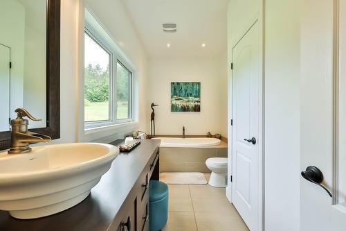 Salle de bains - 2060 Côte St-Victor, Papineauville, QC 