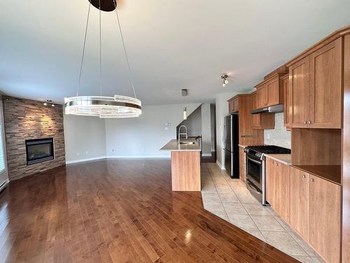 Salon - 3-8780 Crois. Du Louvre, Brossard, QC - Indoor Photo Showing Kitchen With Fireplace