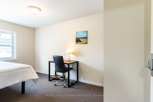 301-261 Lester Street, Waterloo, ON - Indoor Photo Showing Bedroom
