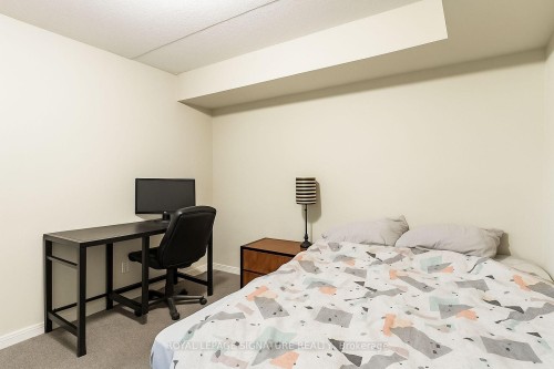 301-261 Lester Street, Waterloo, ON - Indoor Photo Showing Bedroom