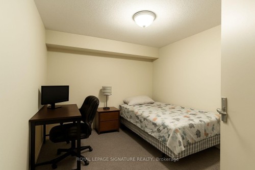 301-261 Lester Street, Waterloo, ON - Indoor Photo Showing Bedroom