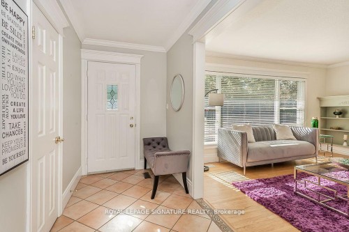383 Maplehurst Avenue, Oakville, ON - Indoor Photo Showing Living Room