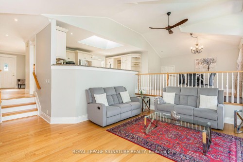383 Maplehurst Avenue, Oakville, ON - Indoor Photo Showing Living Room