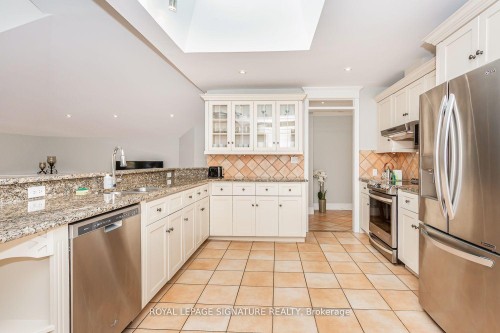 383 Maplehurst Avenue, Oakville, ON - Indoor Photo Showing Kitchen