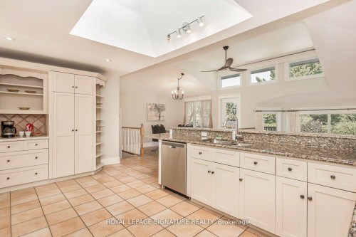 383 Maplehurst Avenue, Oakville, ON - Indoor Photo Showing Kitchen