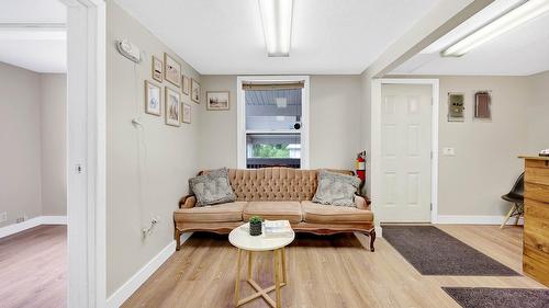 32 Old N Thompson  E Highway, Clearwater, BC - Indoor Photo Showing Living Room