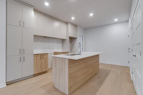 Kitchen - 306-3420 Boul. René-Laennec, Laval (Vimont), QC - Indoor