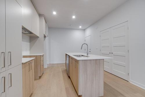 Kitchen - 306-3420 Boul. René-Laennec, Laval (Vimont), QC - Indoor